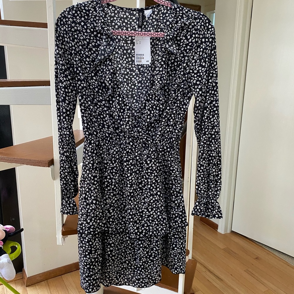 NWT H&M black ruffle dress w/ white flower design